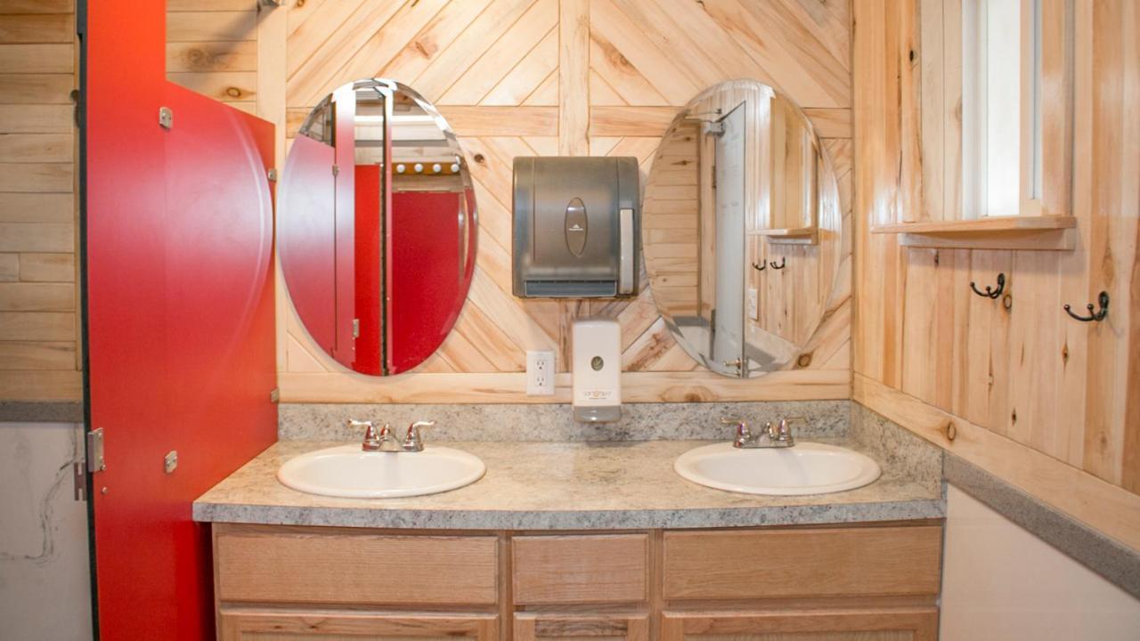 Outdoor Glamping Large 5Th Wheel Setup Ok4A Apartment Моуаб Екстериор снимка