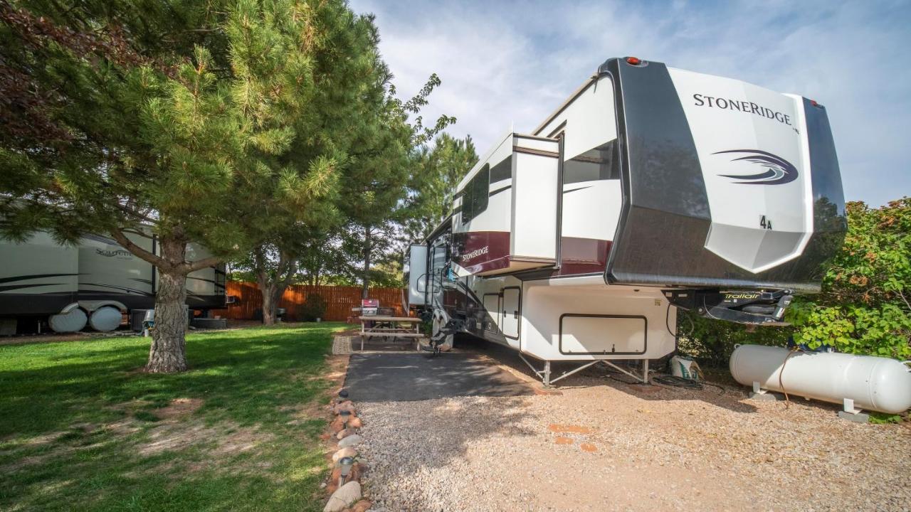 Outdoor Glamping Large 5Th Wheel Setup Ok4A Apartment Моуаб Екстериор снимка
