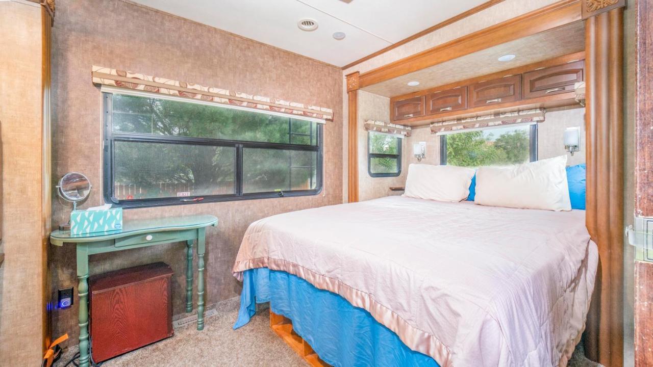 Outdoor Glamping Large 5Th Wheel Setup Ok4A Apartment Моуаб Екстериор снимка